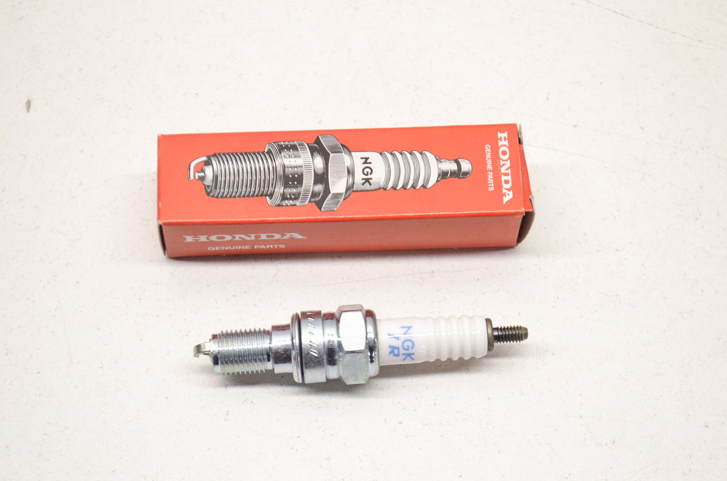 OEM Honda 31912-MEE-671 Spark Plug (IMR9C-9HE) NOS