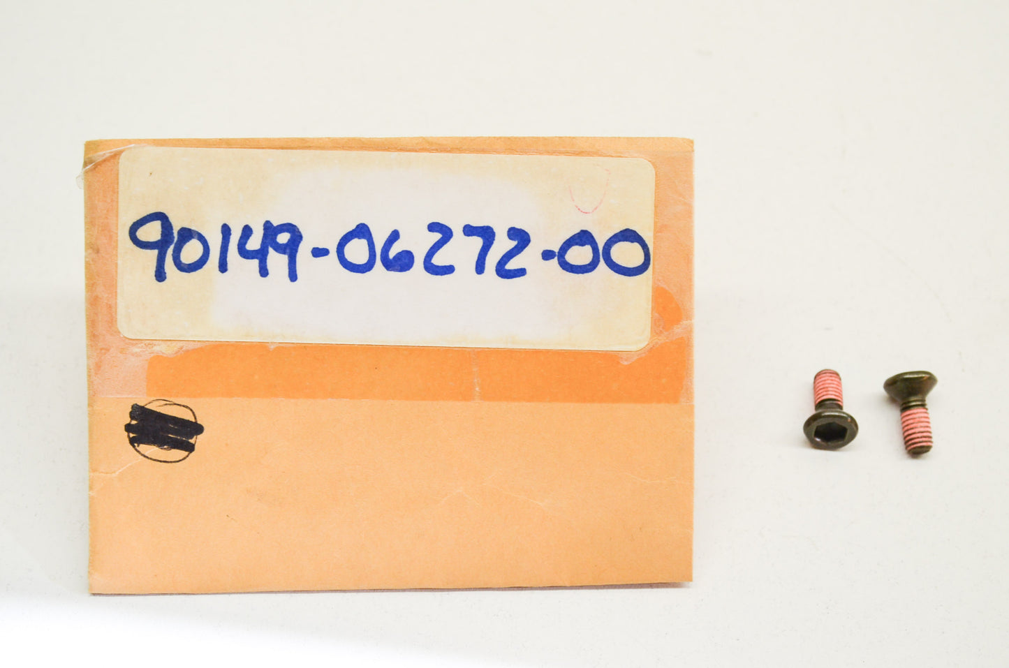 OEM Yamaha 90149-06272-00 Countersunk Screw Qty 2 NOS