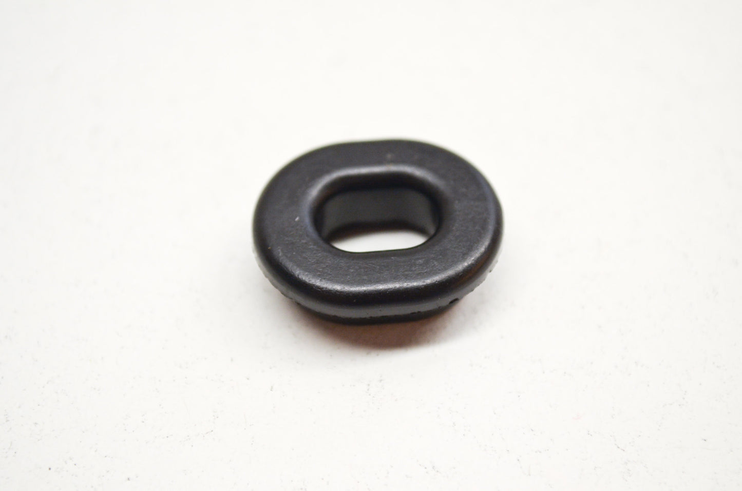 OEM Yamaha 90480-01559-00 Grommet NOS