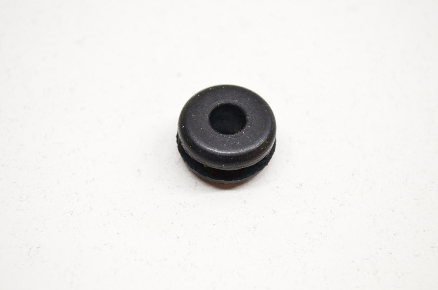OEM Yamaha 90480-11224-00 Grommet NOS