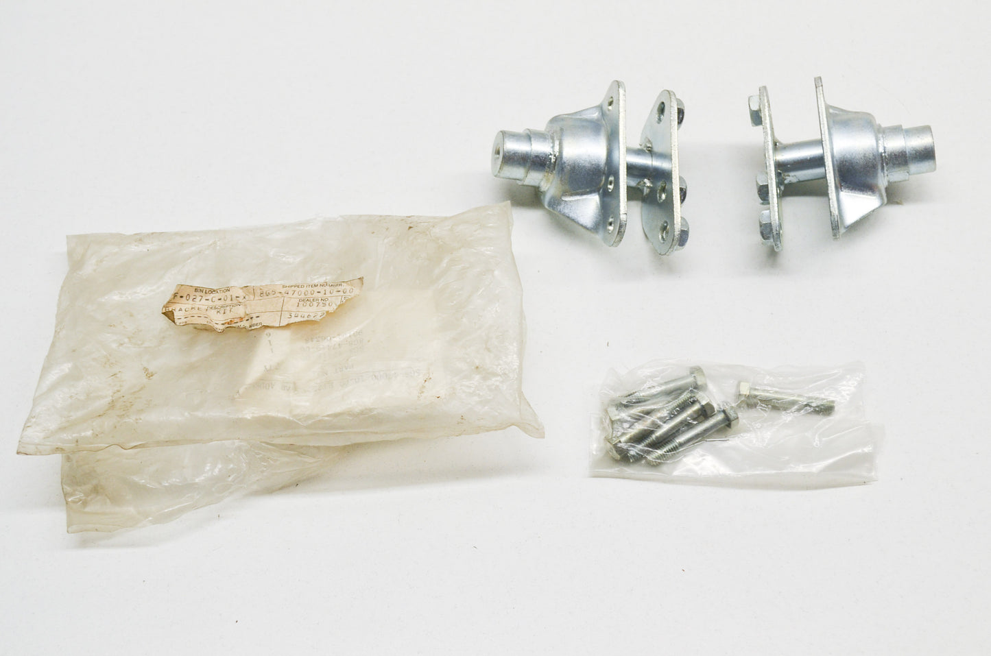 OEM Yamaha 8G5-47000-10-00 Bracket Kit NOS
