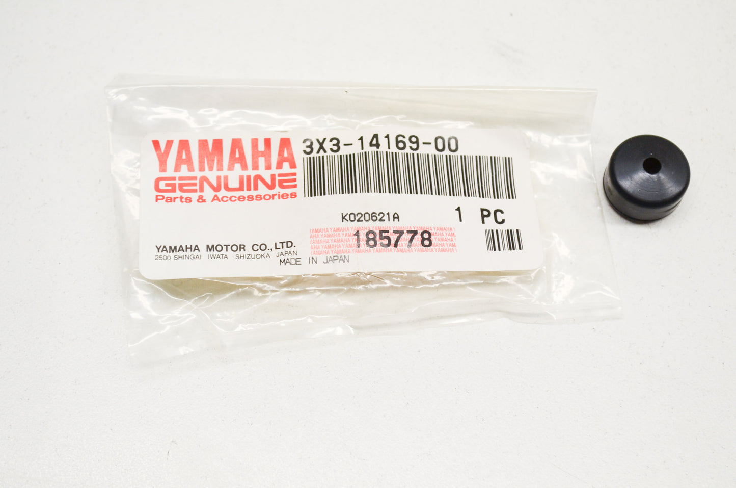 OEM Yamaha 3X3-14169-00-00 Cap NOS
