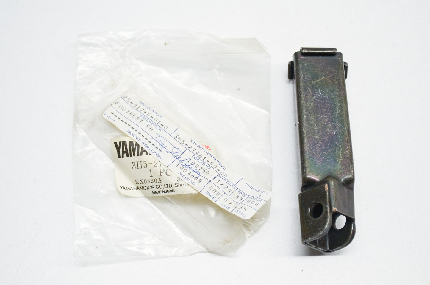 OEM Yamaha 3H5-27461-00-00 Footrest NOS