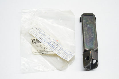 OEM Yamaha 3H5-27461-00-00 Footrest NOS