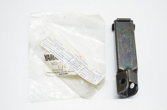 OEM Yamaha 3H5-27461-00-00 Footrest NOS