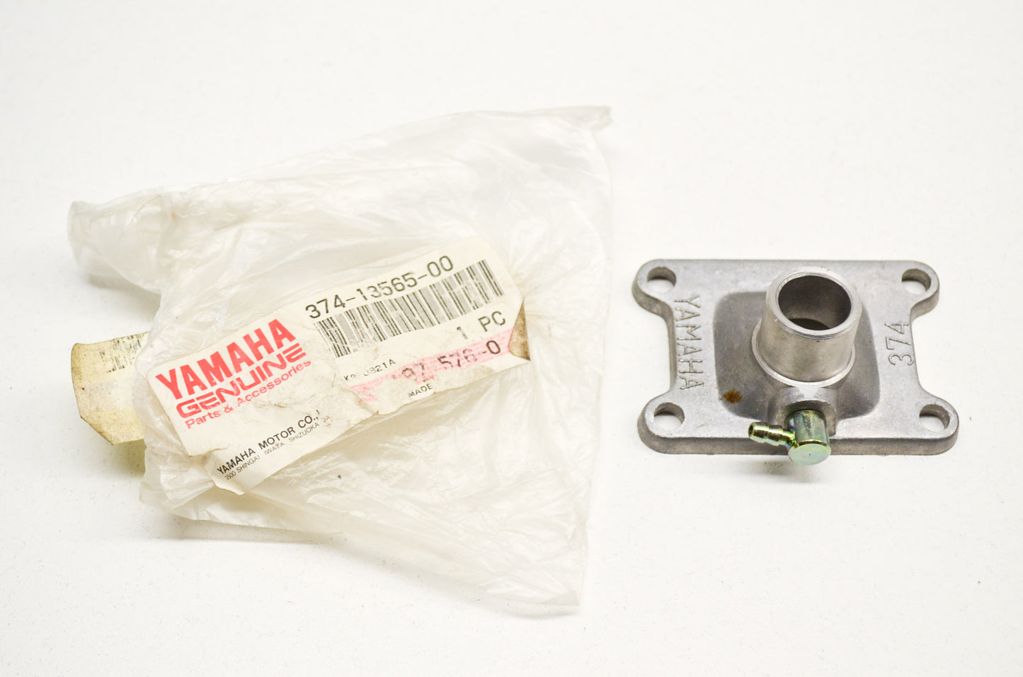 OEM Yamaha 374-13565-00-00 Carburetor Joint NOS