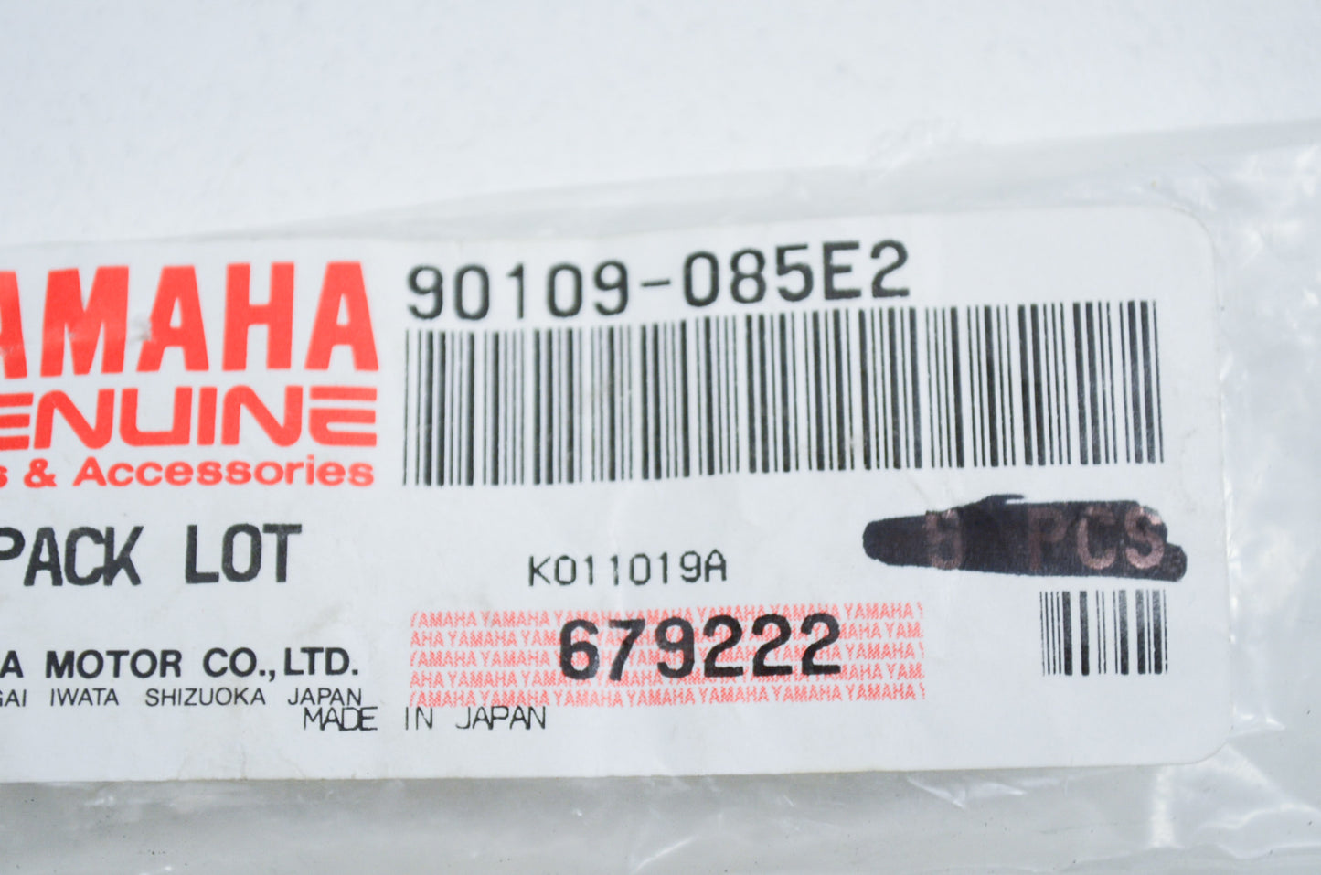 OEM Yamaha 90109-085E2-00 Bolt NOS