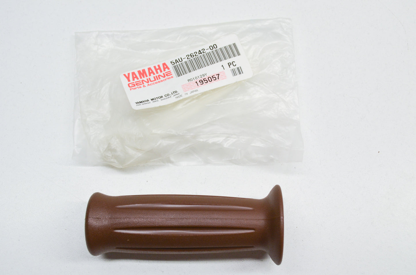 OEM Yamaha 5AU-26242-00-00 Right Grip NOS