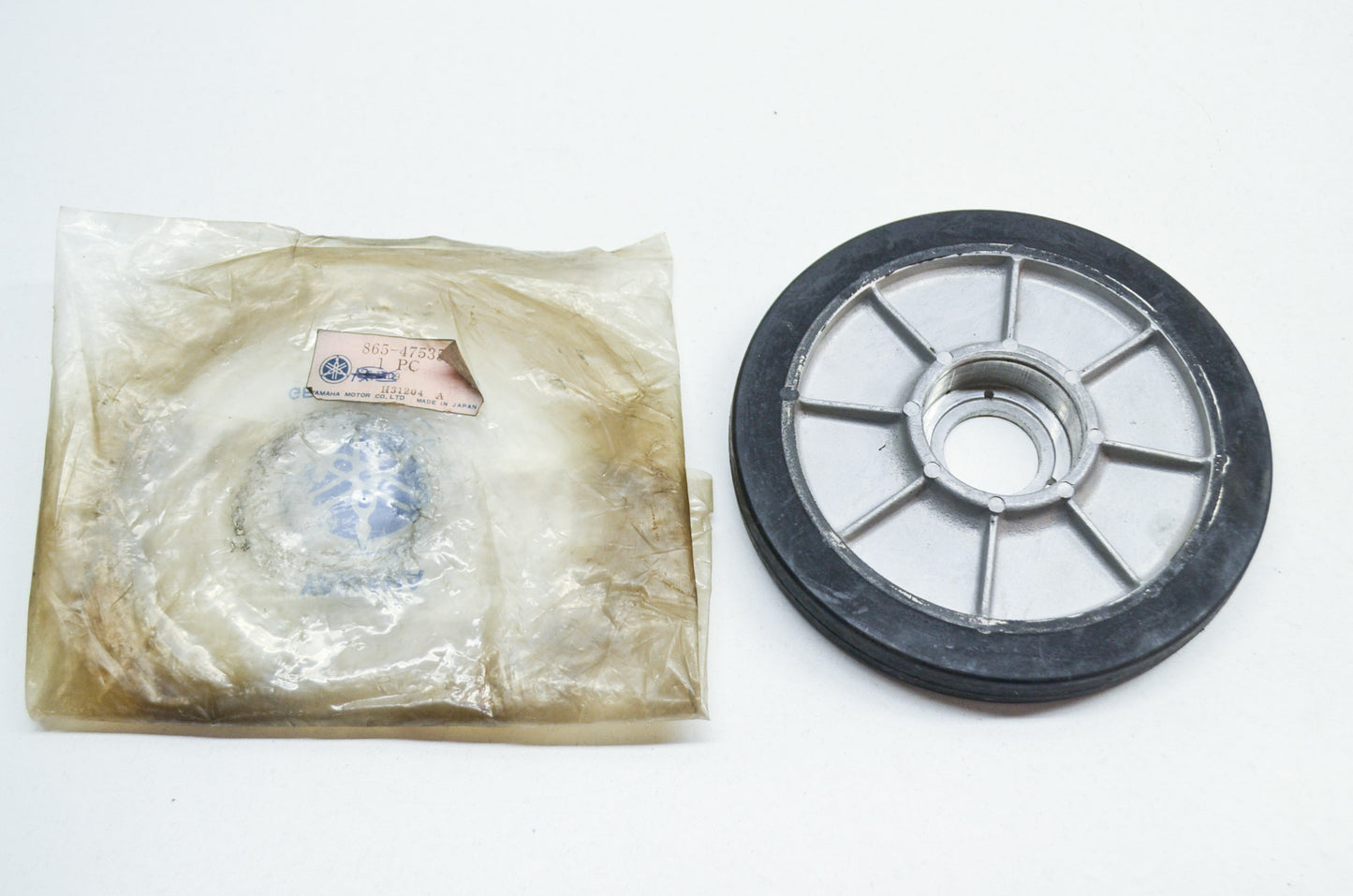 OEM Yamaha 865-47535-00-00 Guide Wheel NOS