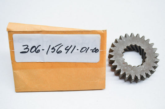 OEM Yamaha 306-15641-01-00 Kick Gear NOS