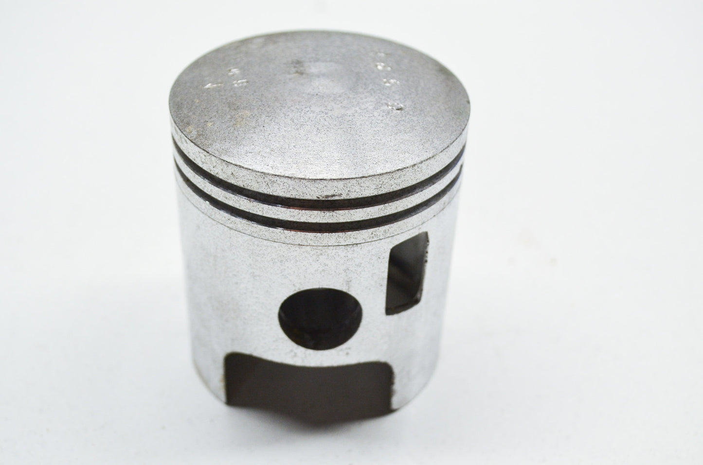 OEM Yamaha 811-11631-00-96 Piston STD NOS