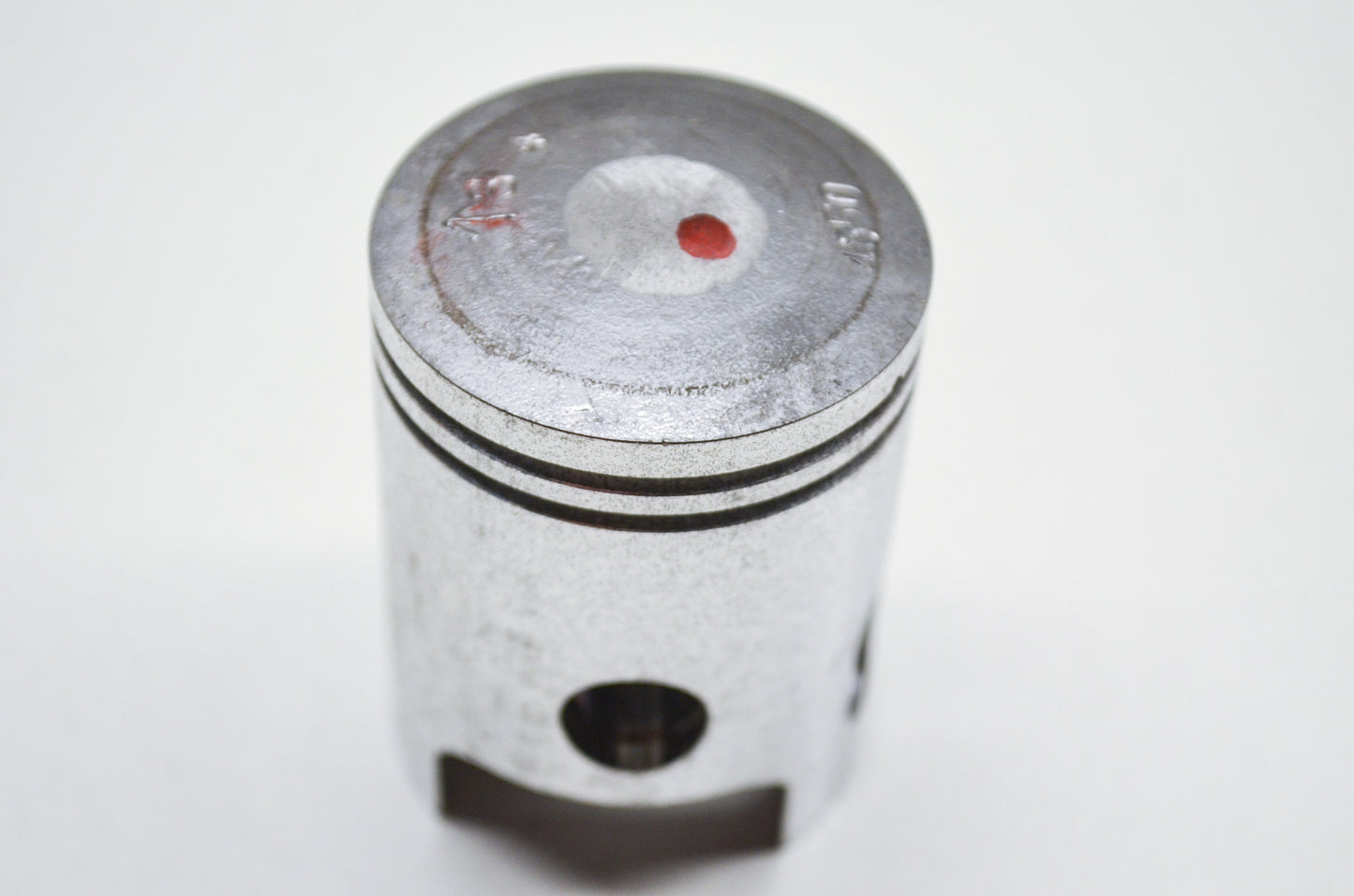 OEM Yamaha 466-11636-01-00 Piston 2 O/S 0.50 NOS