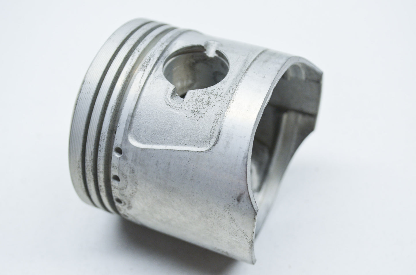OEM Yamaha 256-11636-02-00 Piston 2 O/S 0.50 NOS