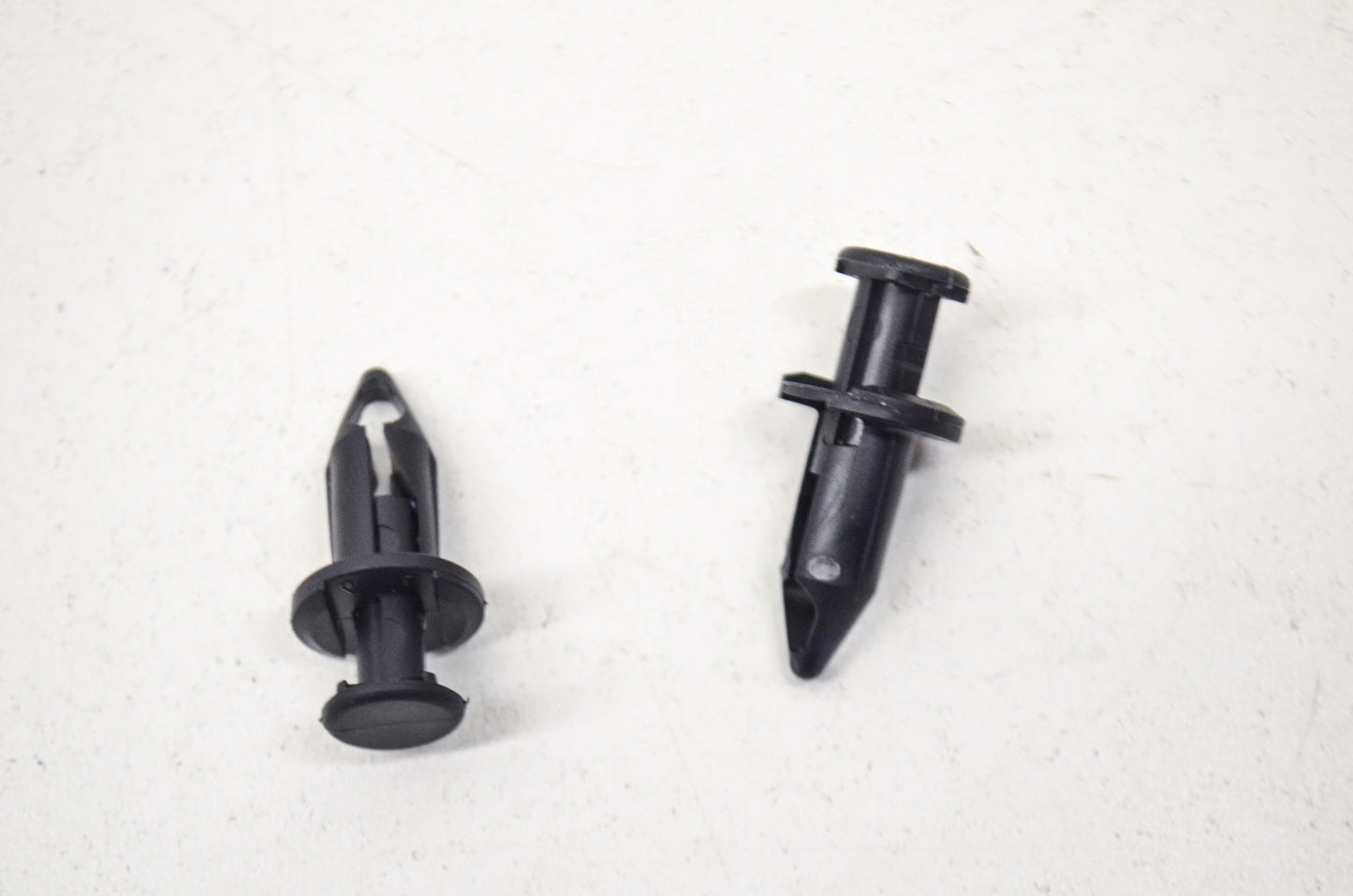 OEM Honda 90653-HC4-900 Splash Guard Clip Qty 2 NOS
