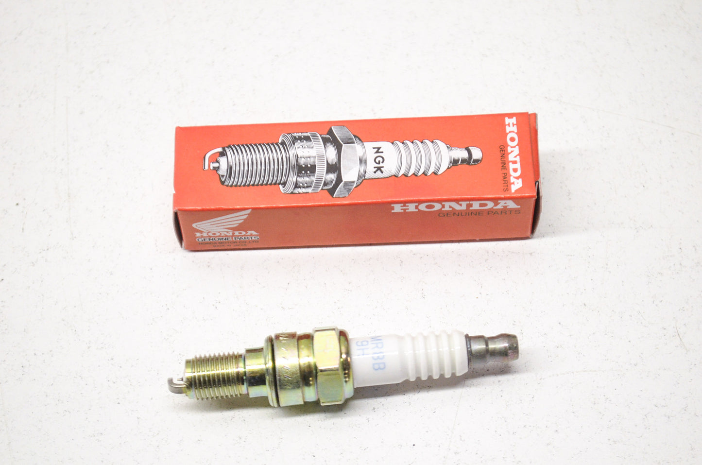 OEM Honda 31911-MCW-003 Spark Plug (IMR8B-9H)