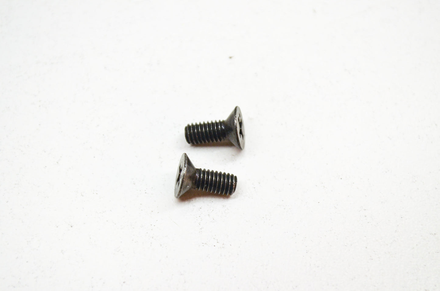 OEM Yamaha 98707-04010-00 Flat Screw Qty 2 NOS