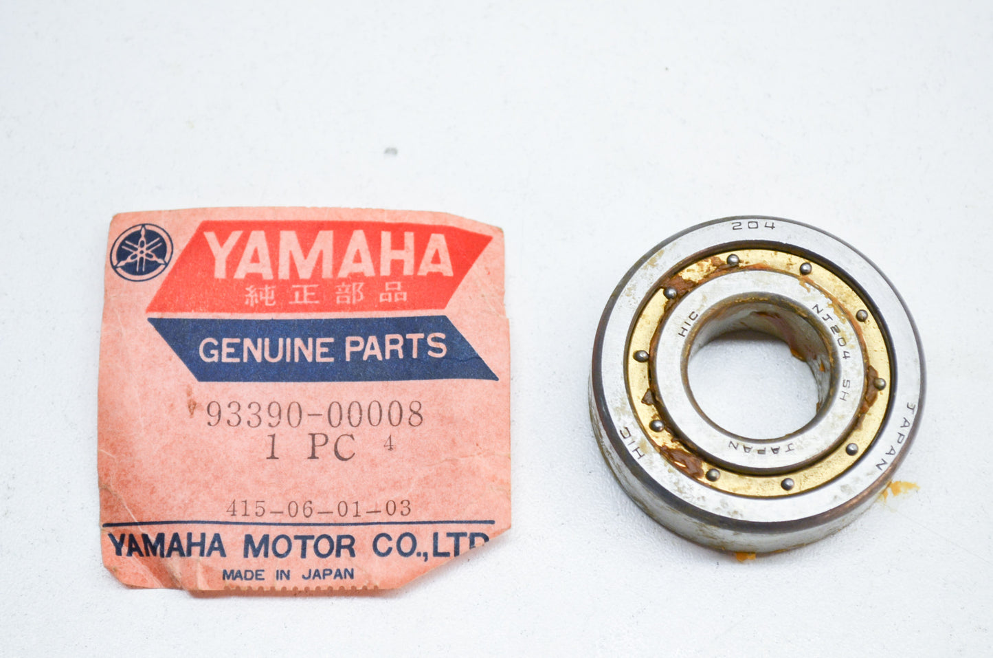OEM Yamaha 93390-00008-00 Cylinder Bearing #90 NOS