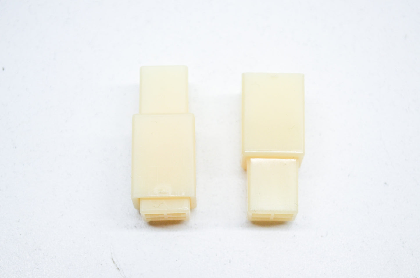 OEM Honda 07692-0011300 Connector Qty 2 NOS