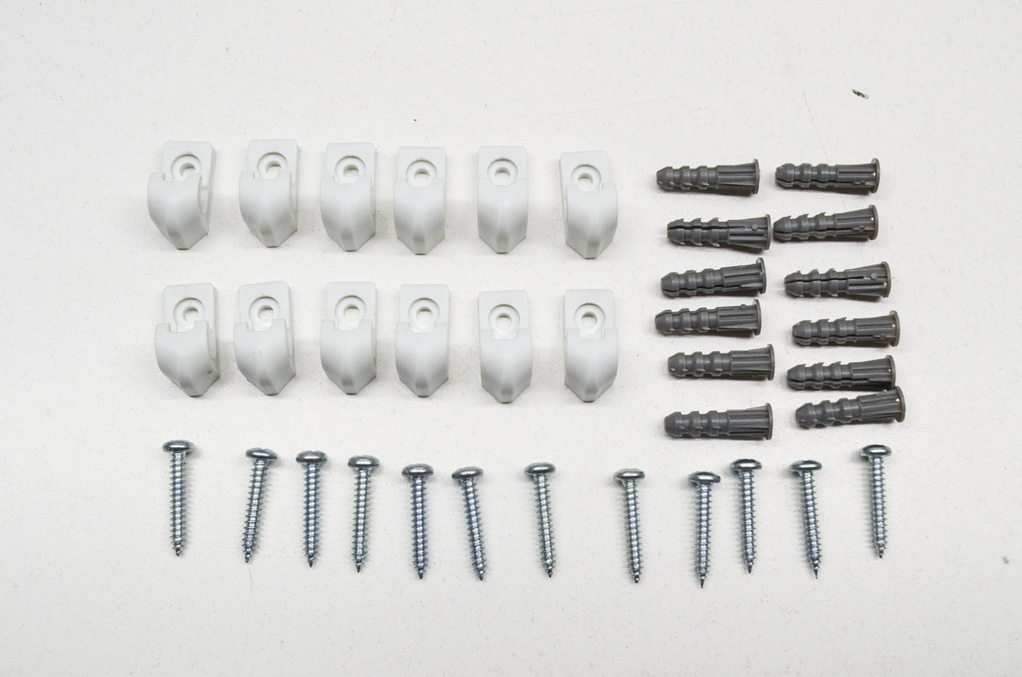 Closetmaid Concrete/Stud Wall Clips Qty 12 NOS
