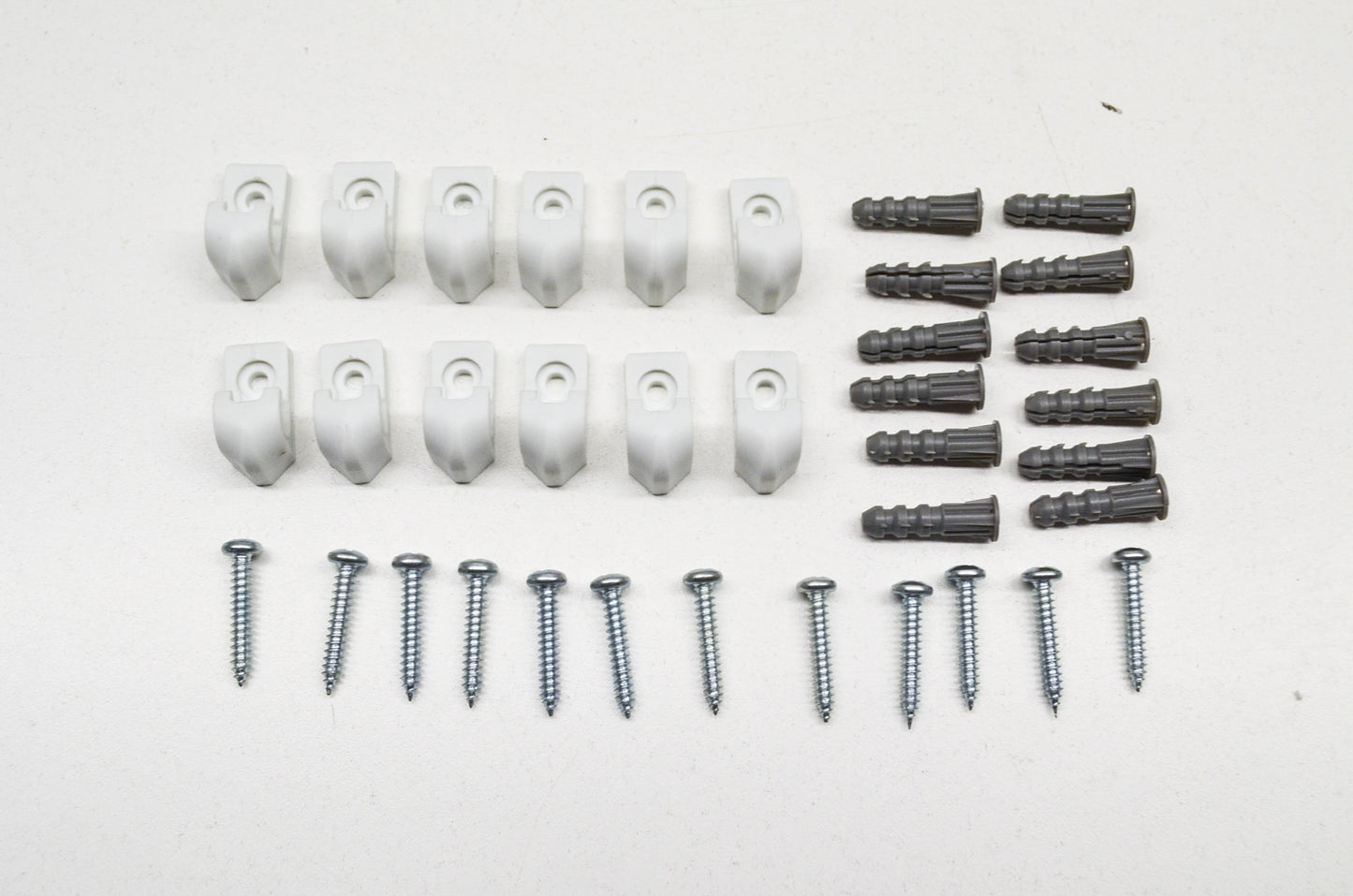 Closetmaid Concrete/Stud Wall Clips Qty 12 NOS