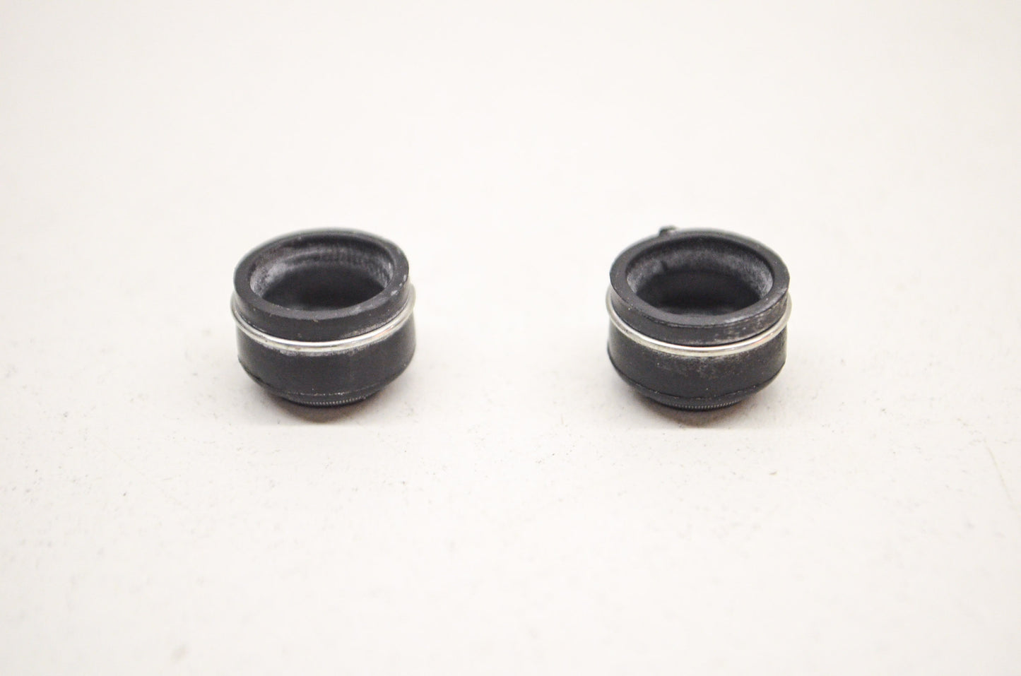 New Marshall Valve Seal Qty 2 Kawasaki KEF KLF 300 NOS