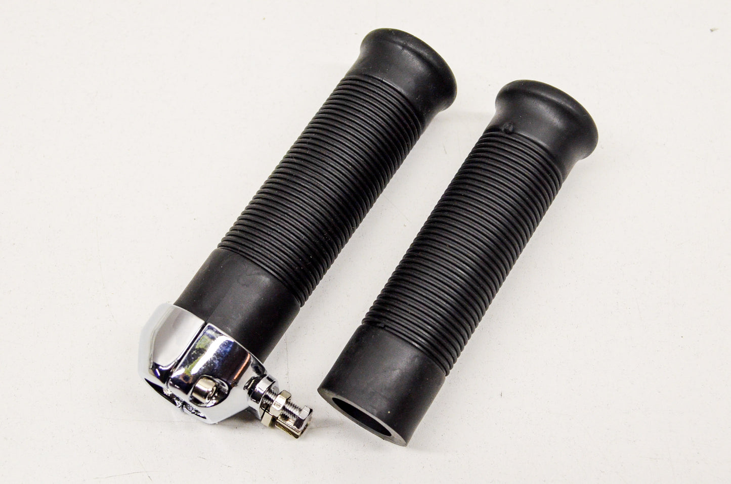 Throttle with Grips Fits 1' Bar. NOS