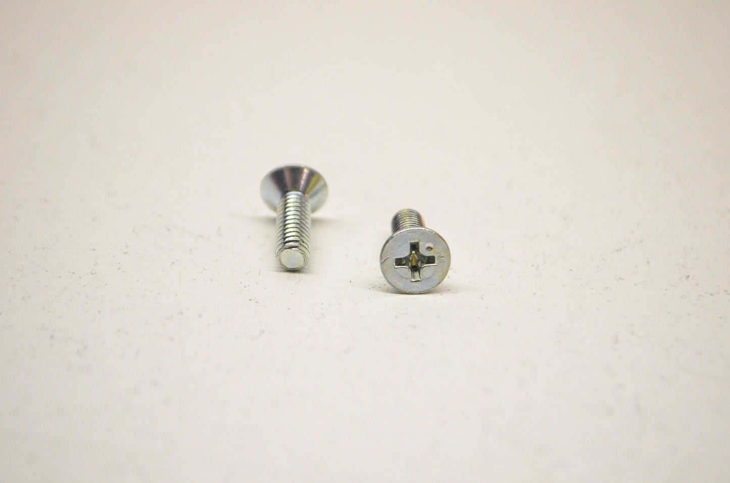 OEM Yamaha 98707-04012-00 Flat Screw Qty 2 NOS