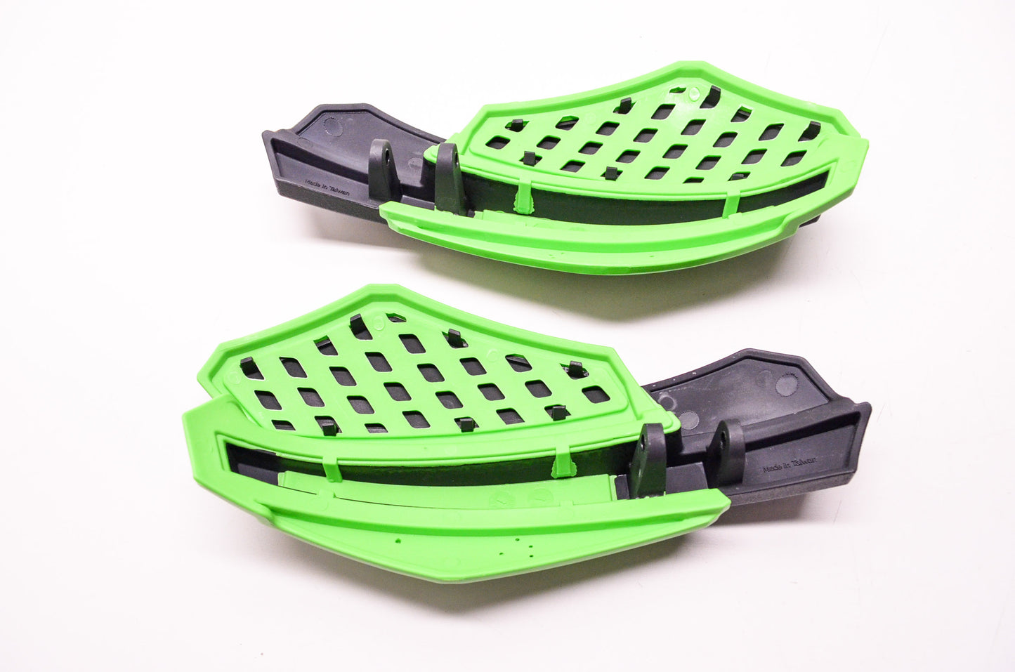 New PowerMadd Green Black Star Series Handguard System Qty 2 NOS