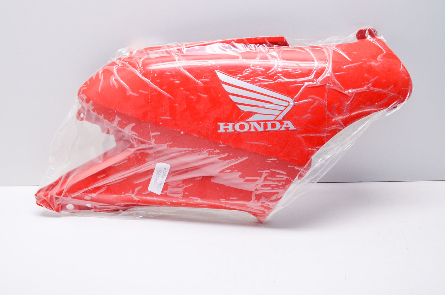OEM Honda 83550-HN8-B80ZC Right Tank Side Cover Assembly NOS