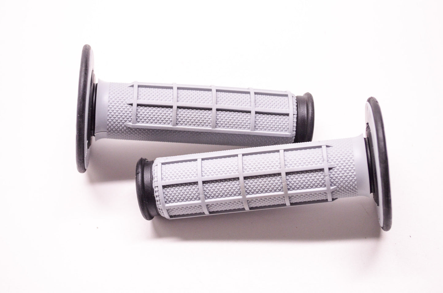 New Renthal Dual Layer MX Enduro Diamond Waffle Soft Grey Black Grips Qty 2 NOS