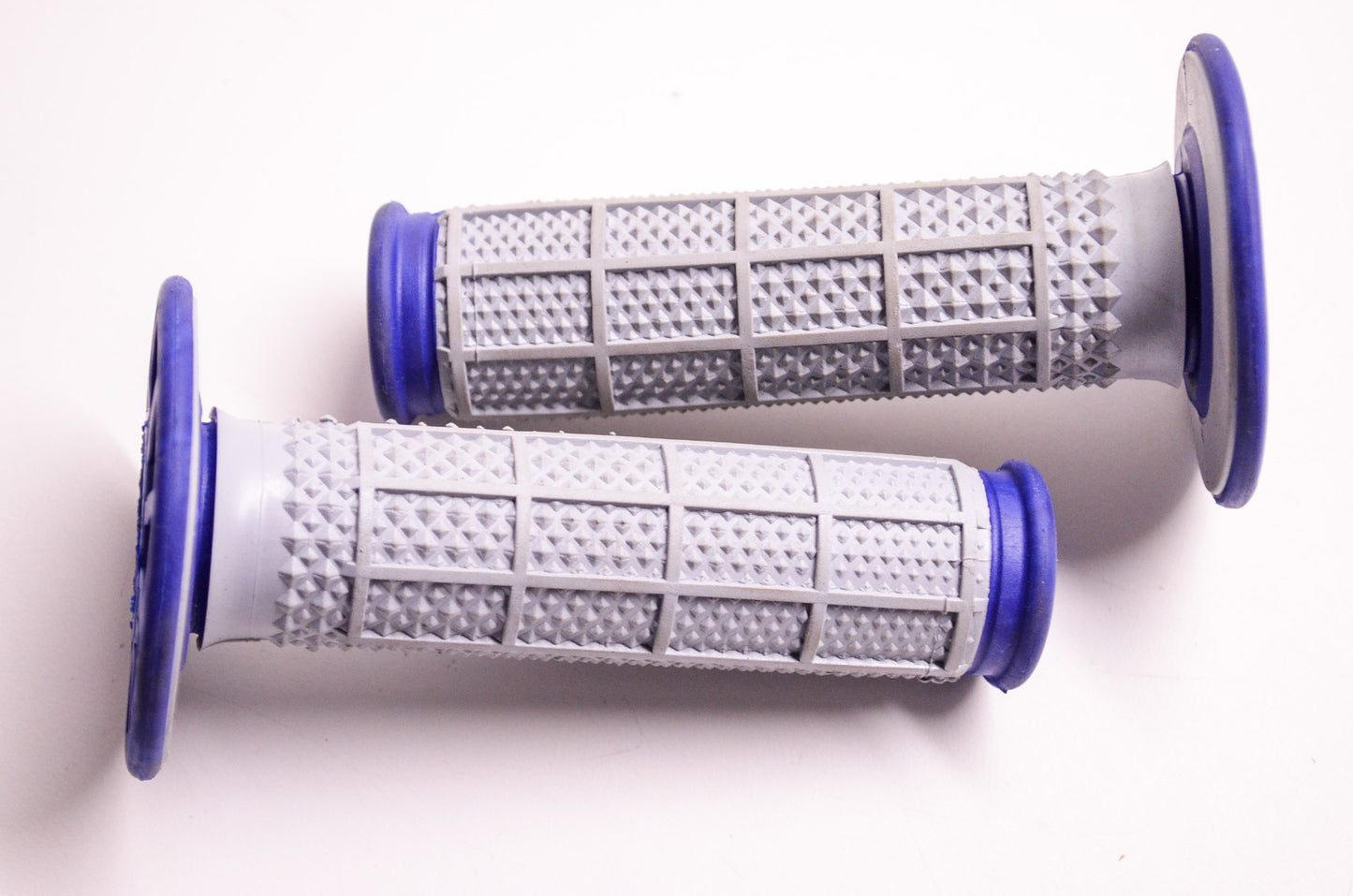 New Renthal Grip Tech Tapered Series Motocross Waffle Blue Grey Soft Grips Qty 2