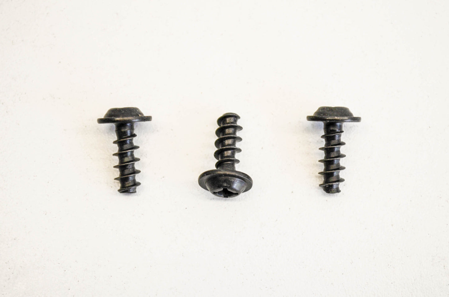 OEM Yamaha 90167-06800-00 Tapping Screw Qty 3 NOS
