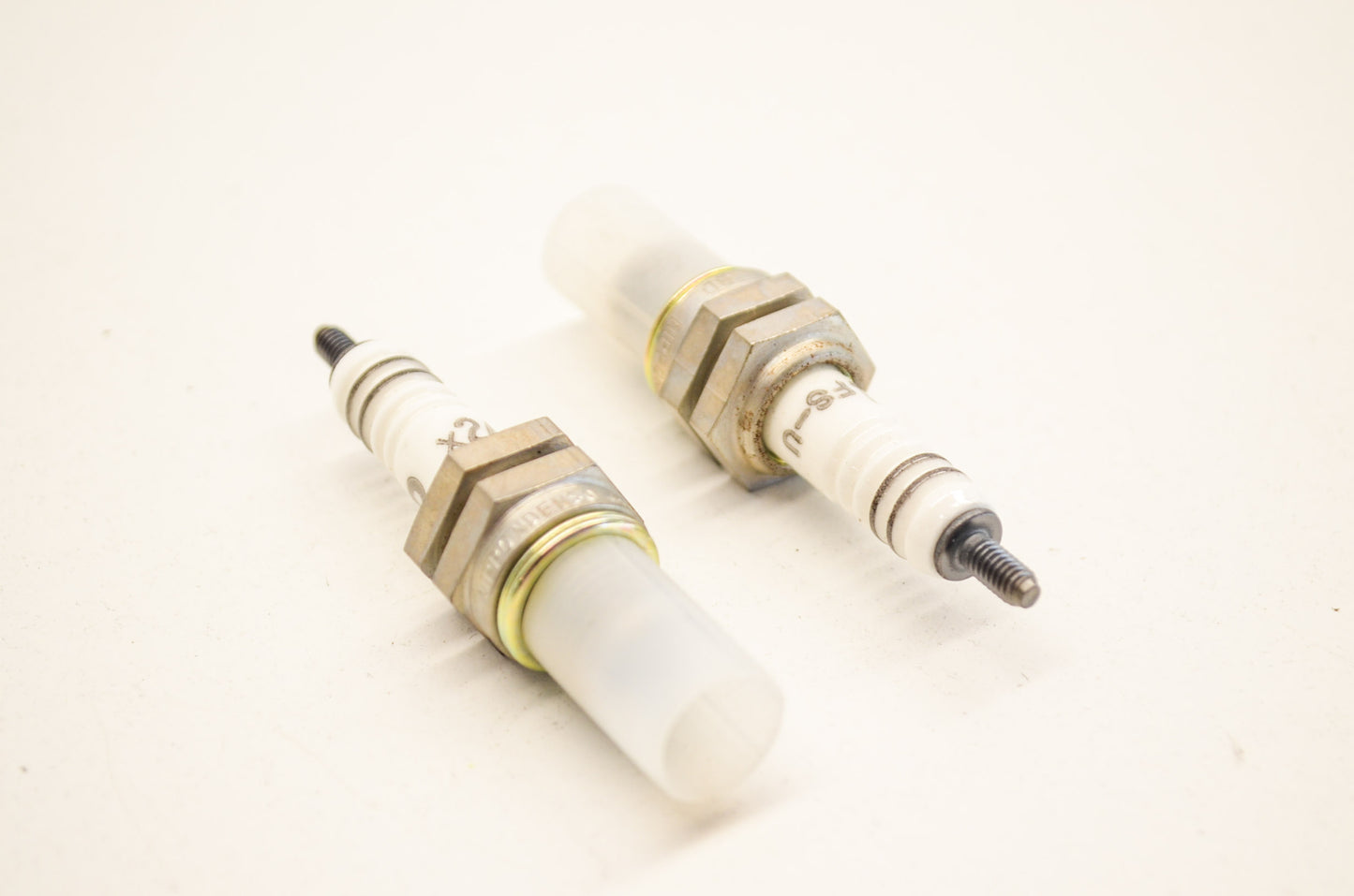 New Nippondenso Spark Plugs QTY 2 NOS