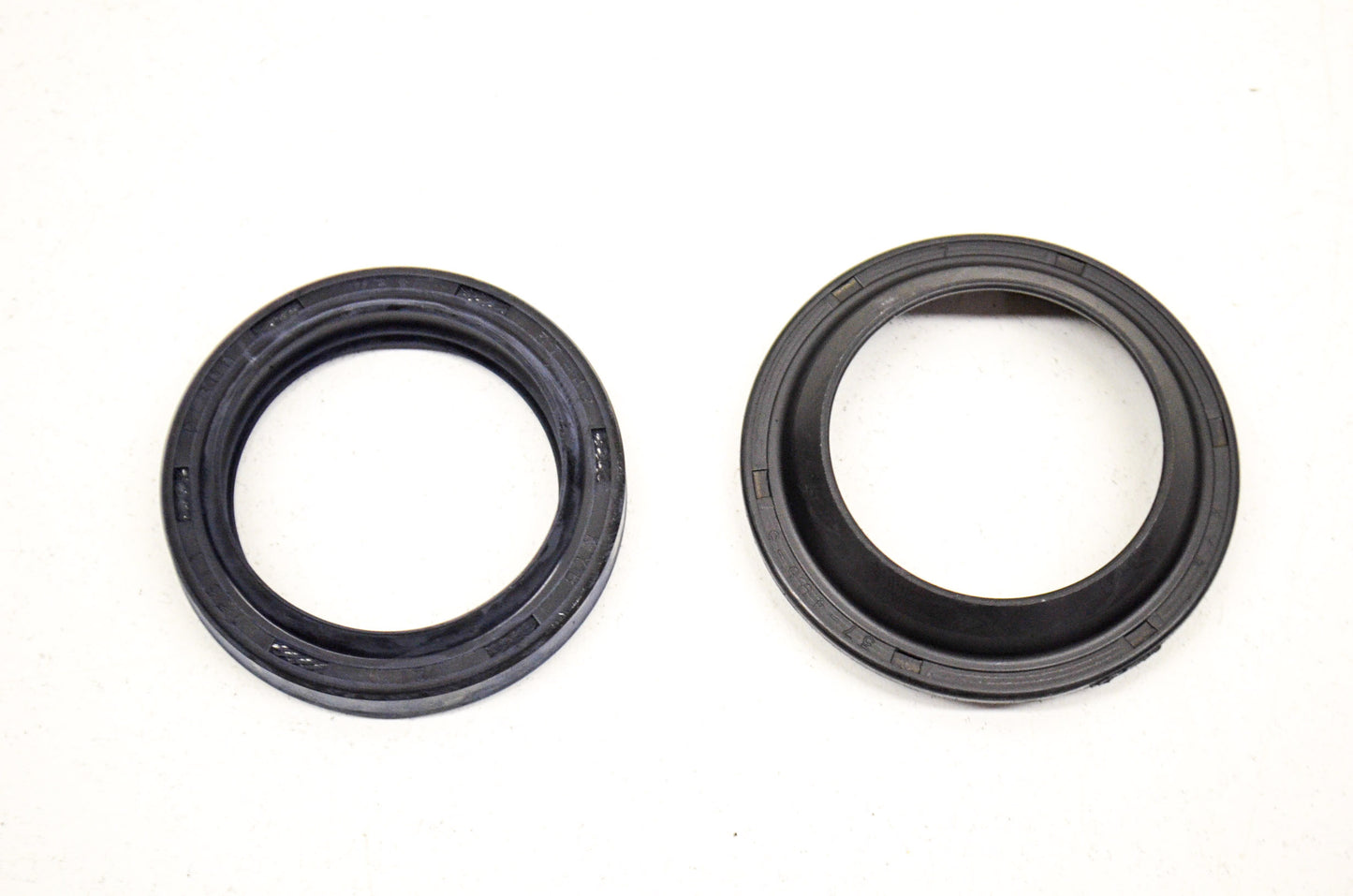 OEM Honda 51490-MF5-752 Front Fork Seal Set NOS