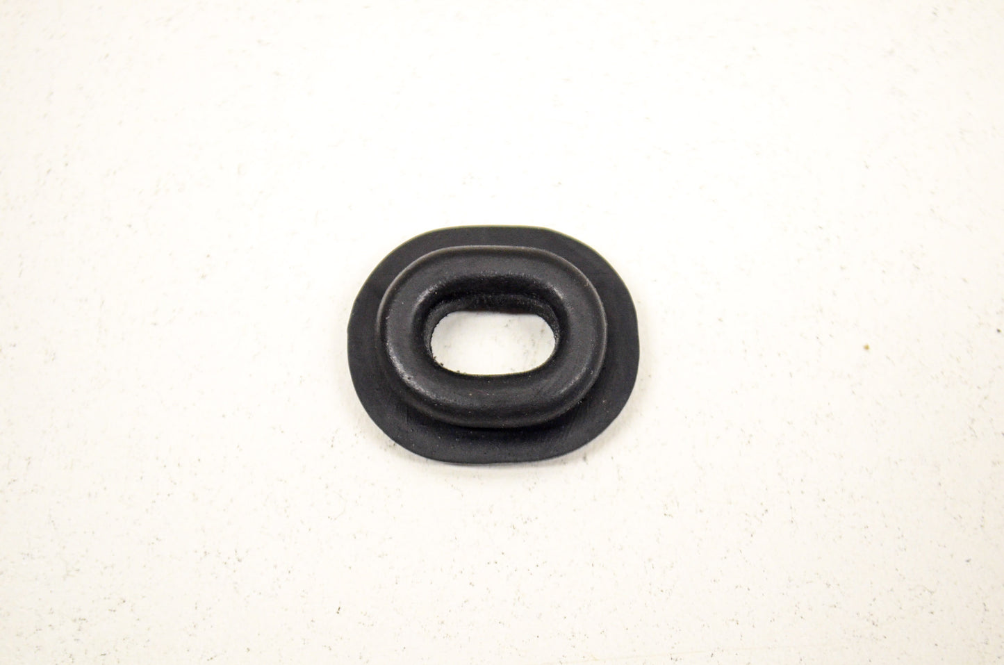 OEM Honda 83551-GE2-000 Air Cleaner Housing Grommet NOS