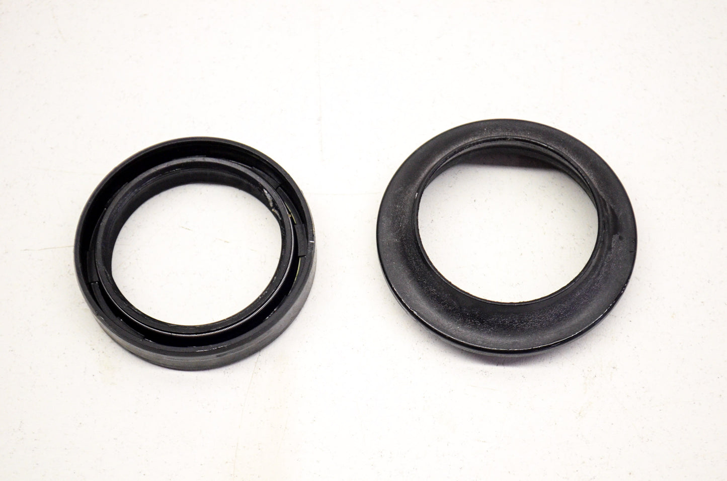OEM Honda 51490-MER-R61 Front Fork Seal Set NOS