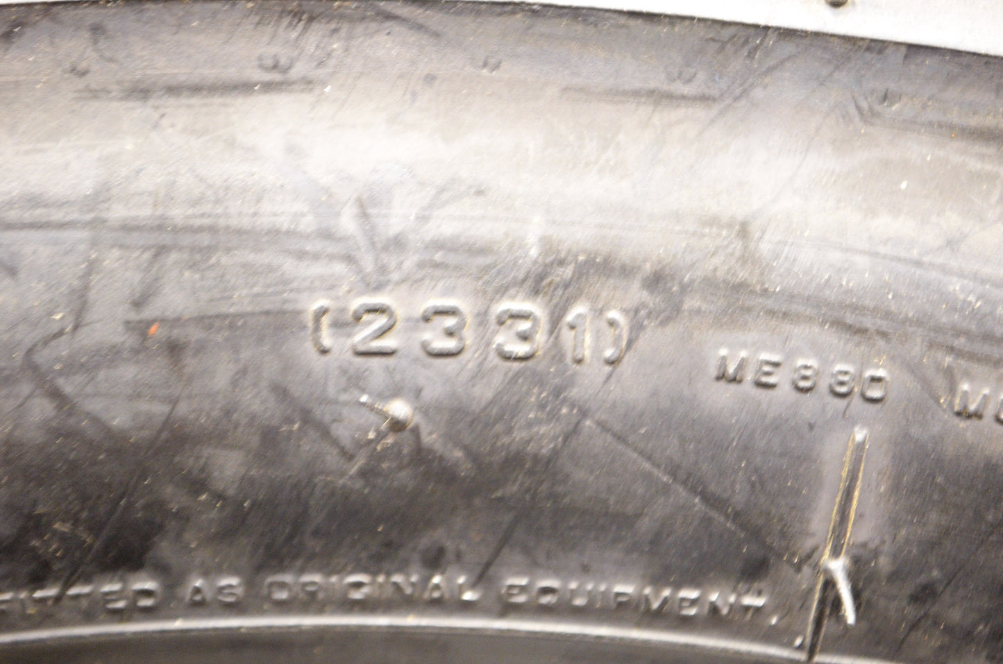 New Metzeler ME880 110/90-18 H Front NOS