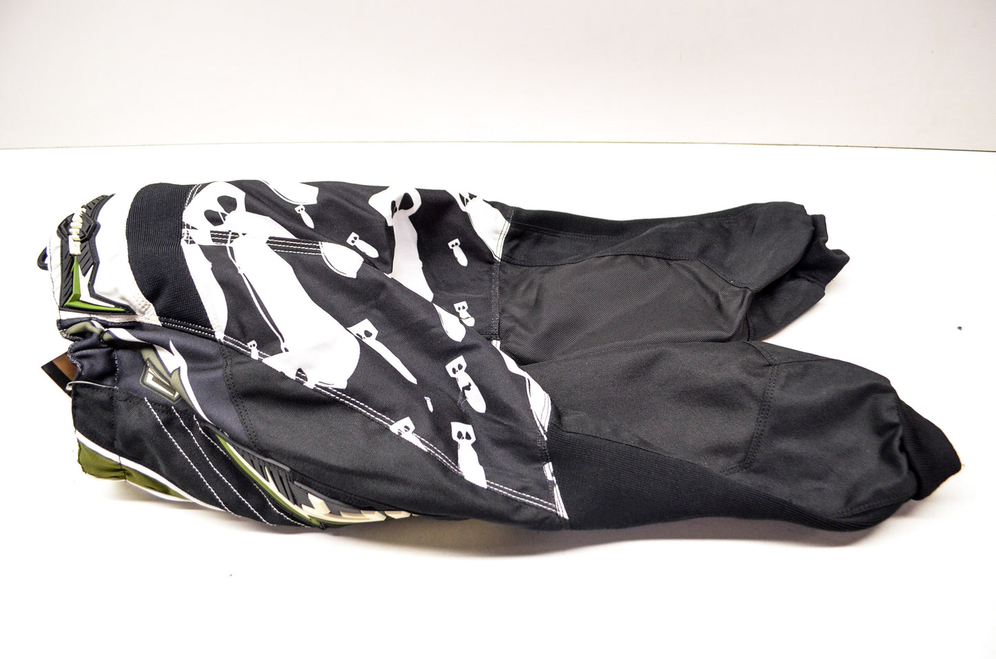 Shift 04043-111-122 Kids Assault Race Pant Fatigue Green Size W22 NOS
