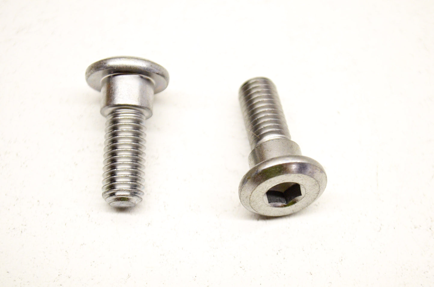 OEM Honda 90105-ML0-730 Rear Bolt 8x22 Qty 2 NOS