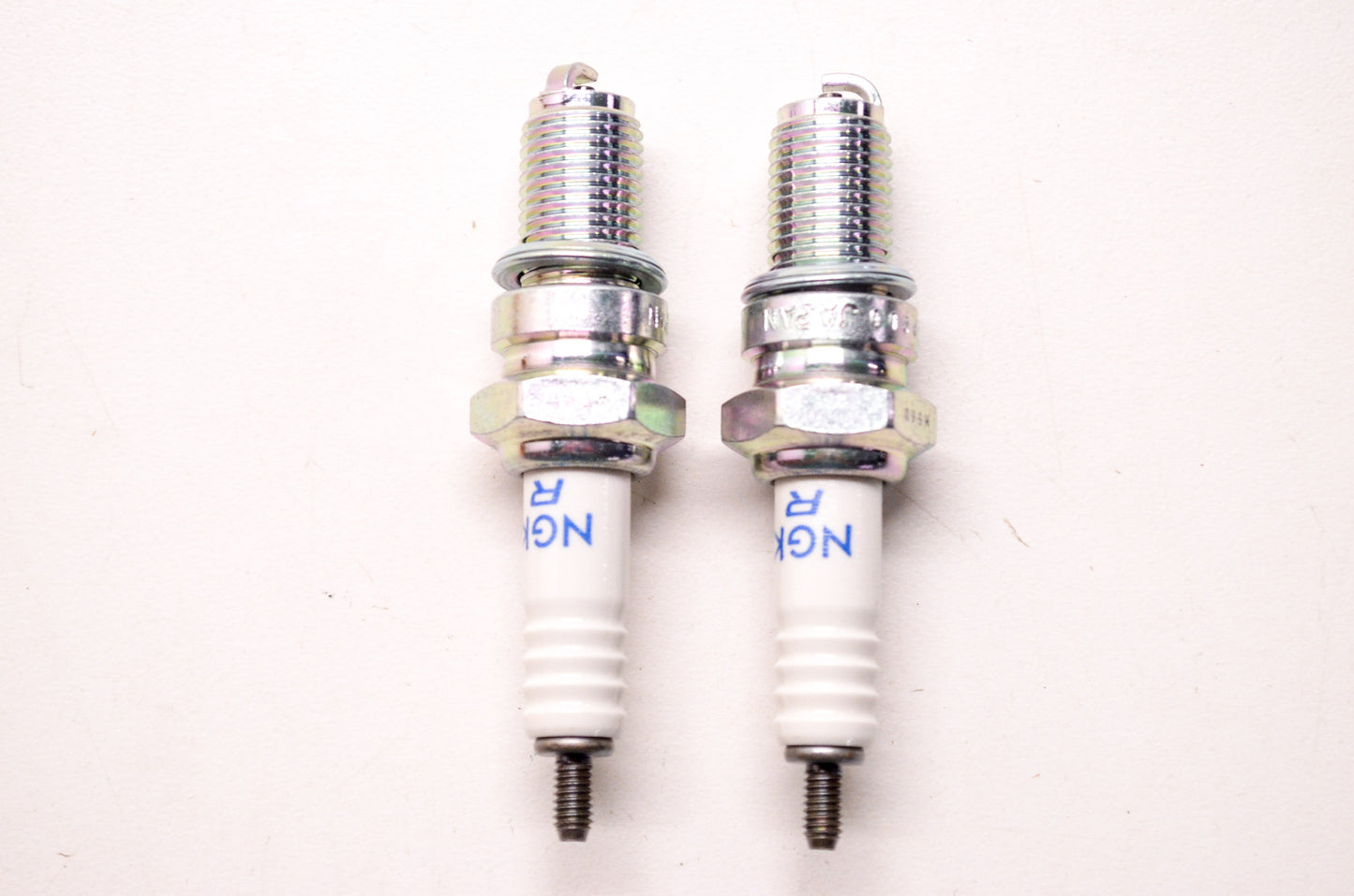 NGK DR7ES, 3123 Spark Plug Qty 2 NOS