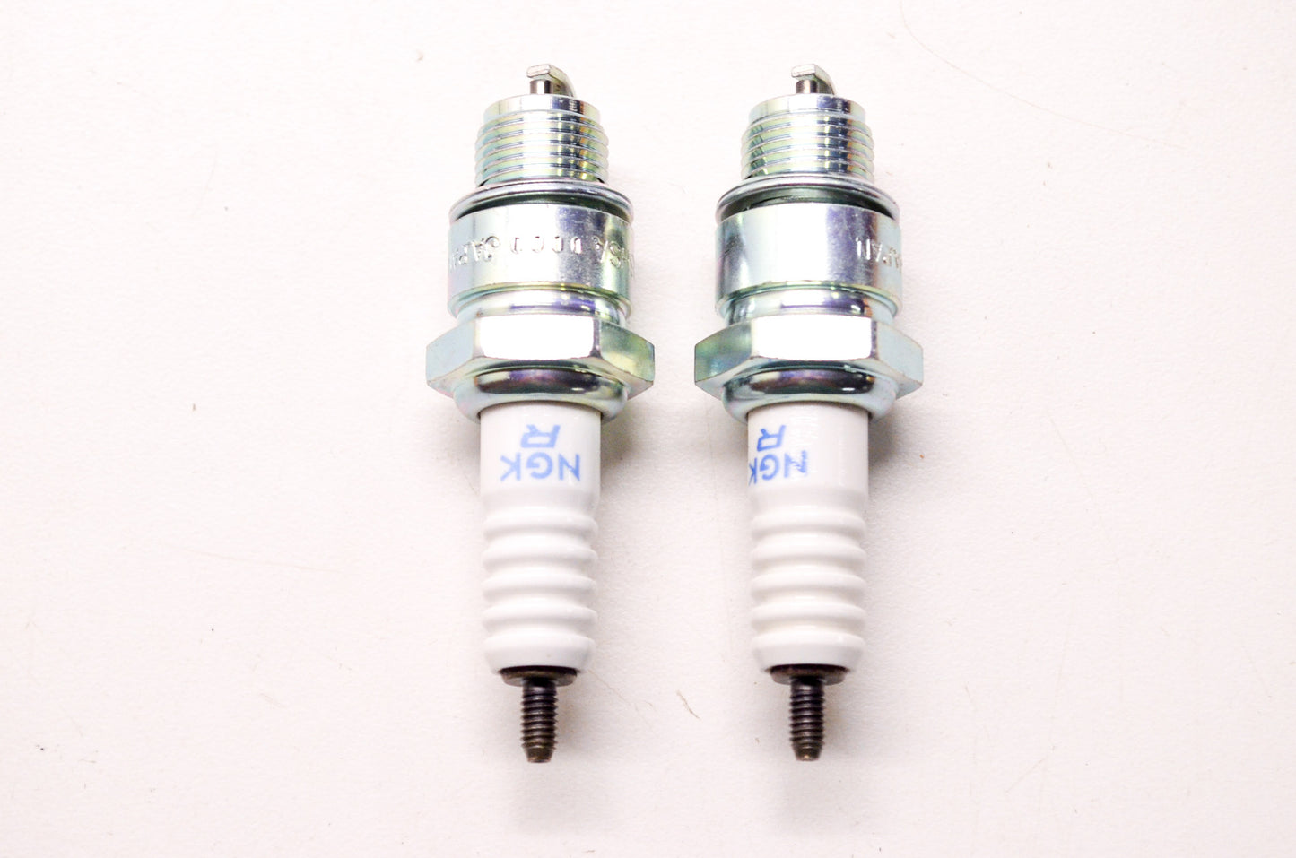 NGK BR6HSA, 4296 Spark Plug Qty 2 NOS
