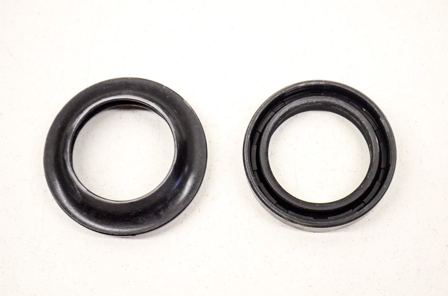 OEM Honda 51490-GAA-305 Front Fork Seal Set NOS