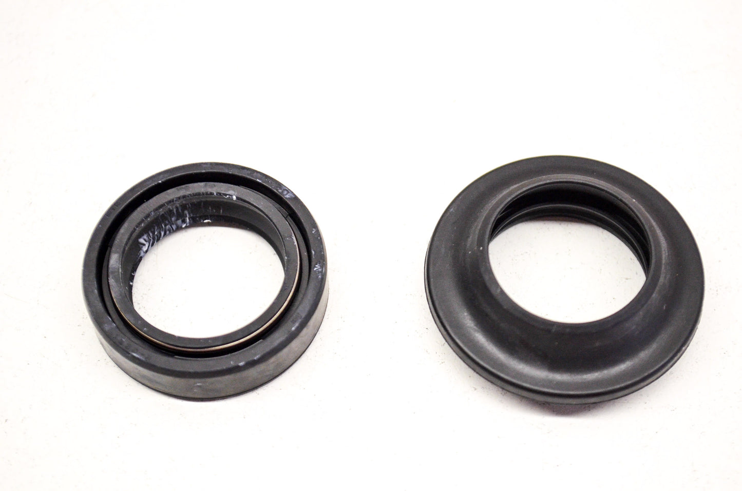 OEM Honda 51490-GN1-013 Front Fork Seal Set NOS