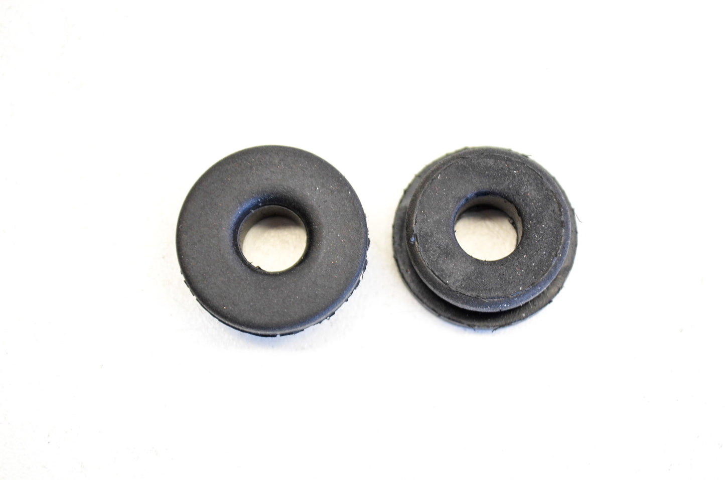 OEM Yamaha 90480-13398-00 Grommet Qty 2 NOS