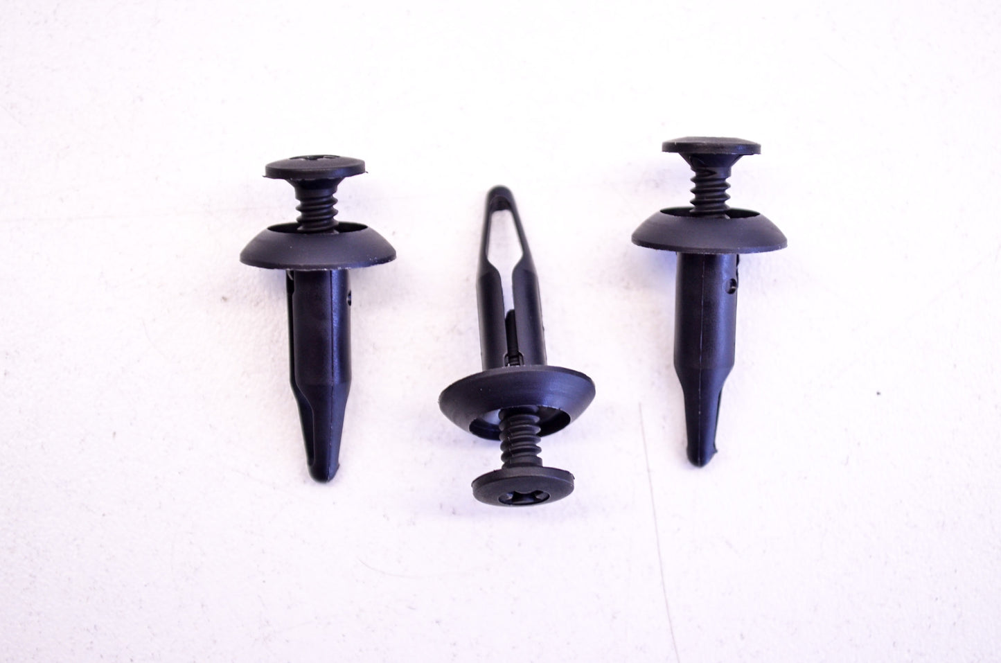 OEM Yamaha 90269-06800-00 Rivet Qty 3 NOS