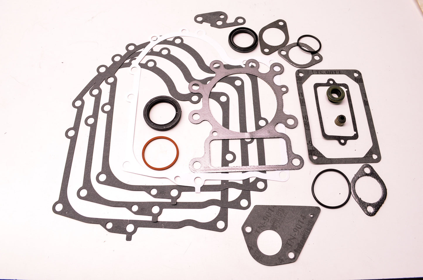 New Briggs & Stratton Engine Gasket Kit NOS