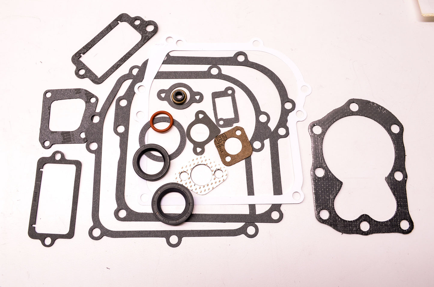New Briggs & Stratton Engine Gasket Kit NOS