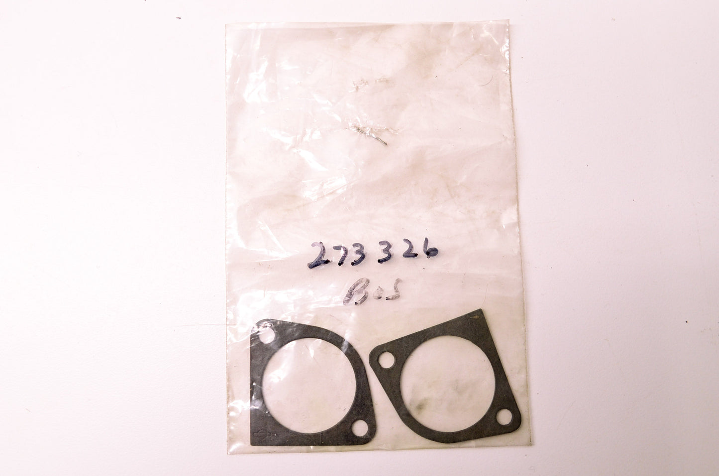 New Briggs & Stratton Oil Guard Gasket QTY 2 NOS