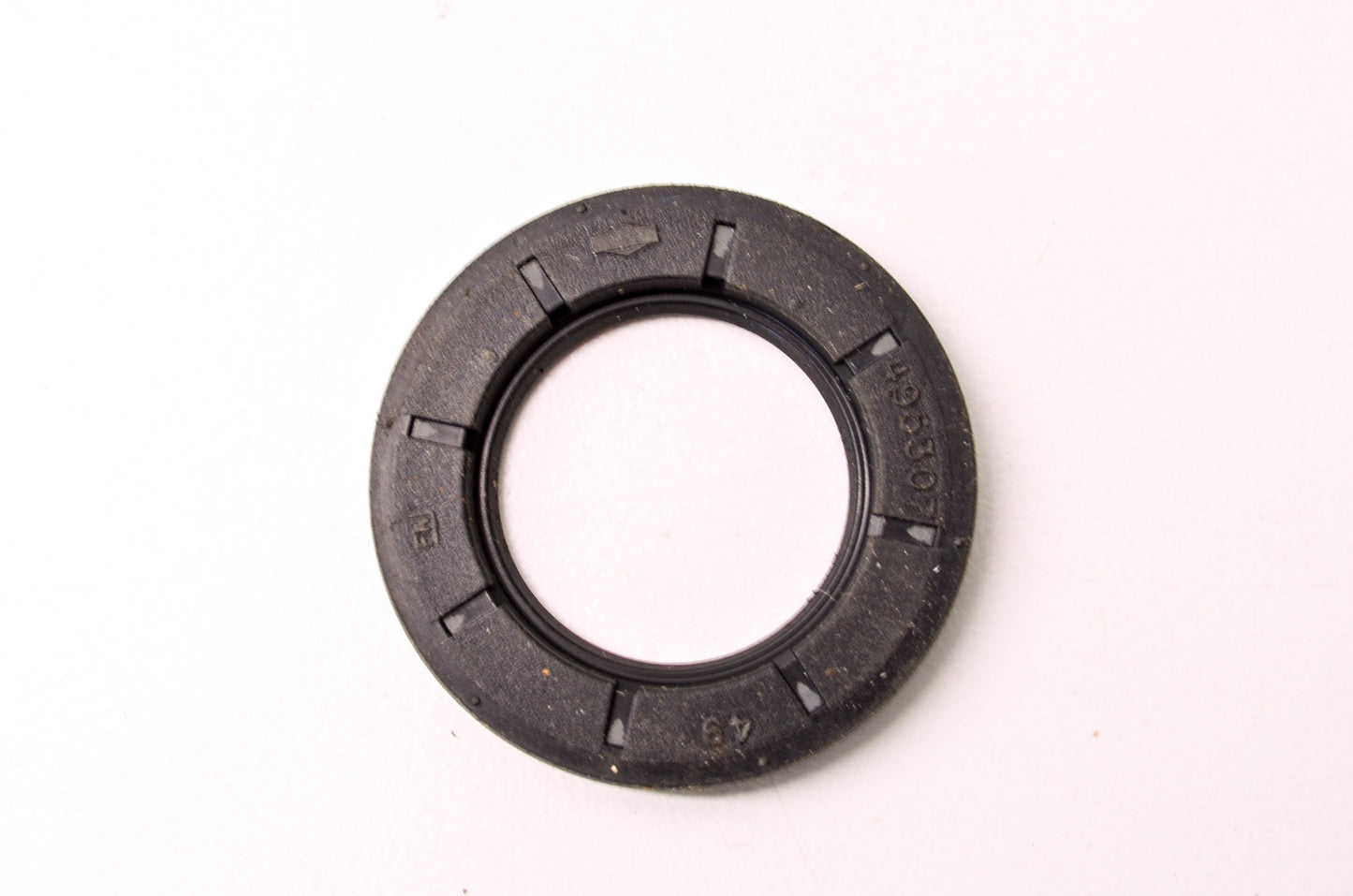 New Briggs & Stratton 495307S Oil Seal NOS