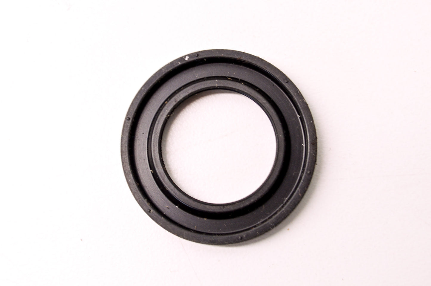 New Briggs & Stratton 495307S Oil Seal NOS